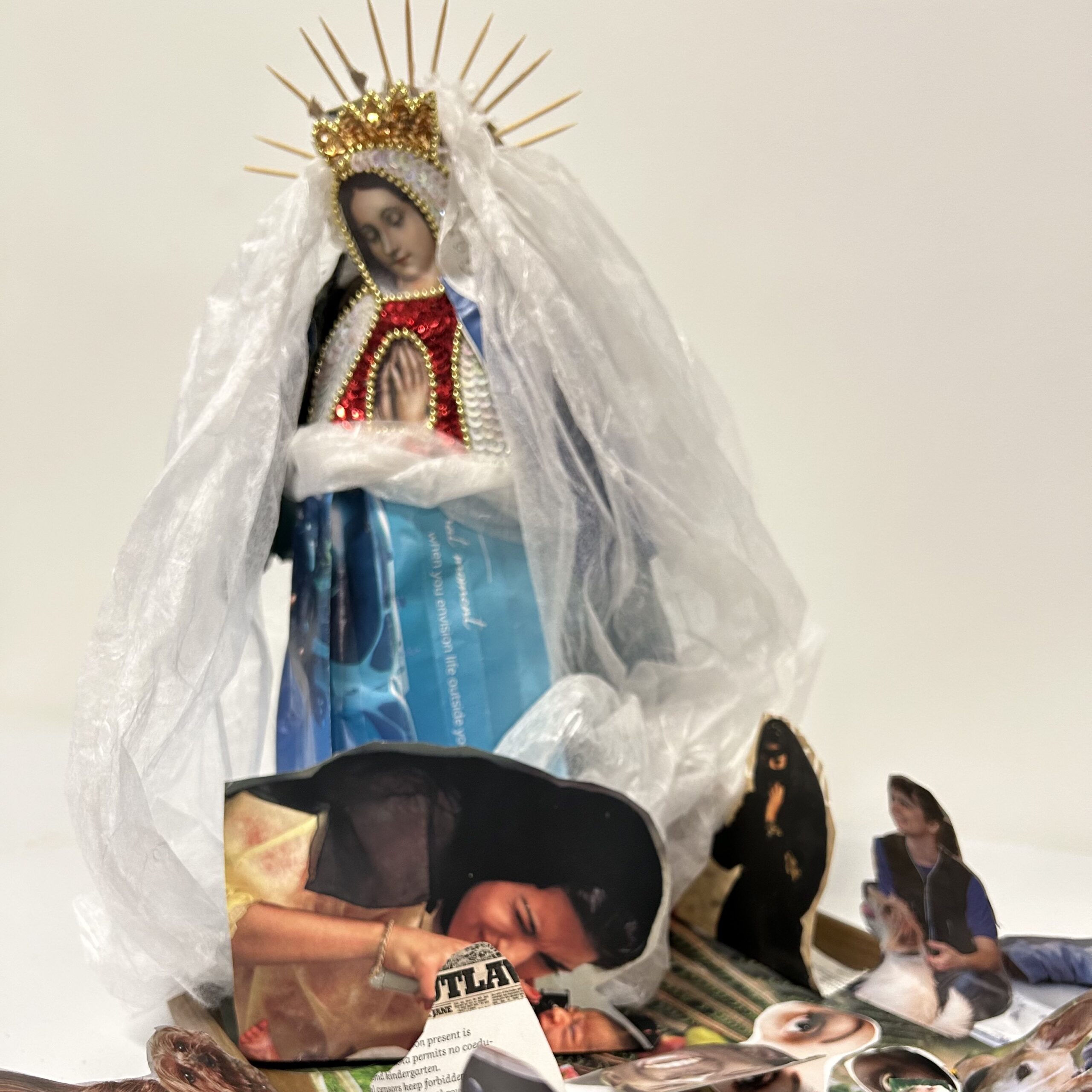 Putting on the Glitz: Colguémonos Hasta El Petate